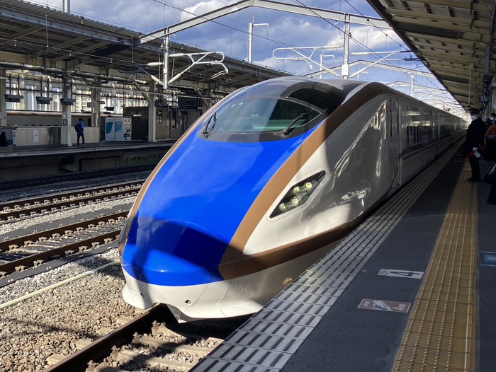熊谷へ停車する上越新幹線たにがわへ乗換
