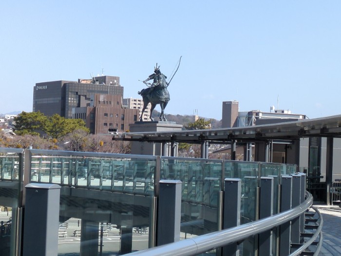 東岡崎駅前