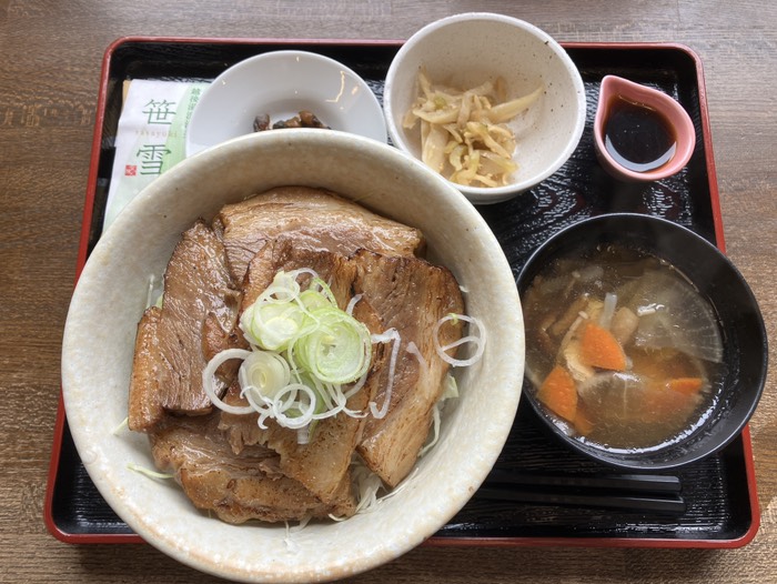 昼食は越後米豚の豚丼