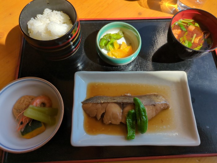 銀ひらす定食