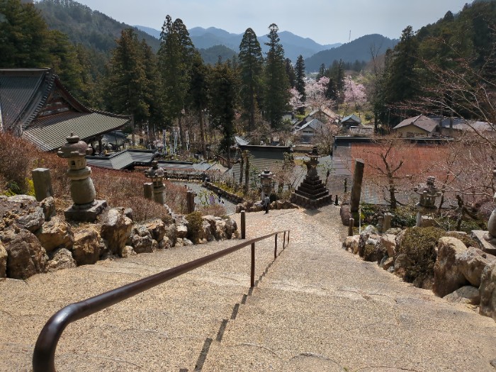 谷扱山華厳寺 境内