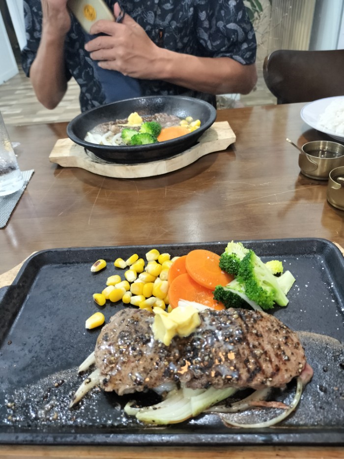 ウシステーキ