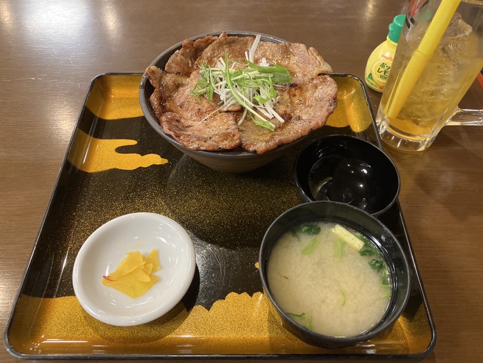 網焼き紅雪豚丼美味しかったです☺️