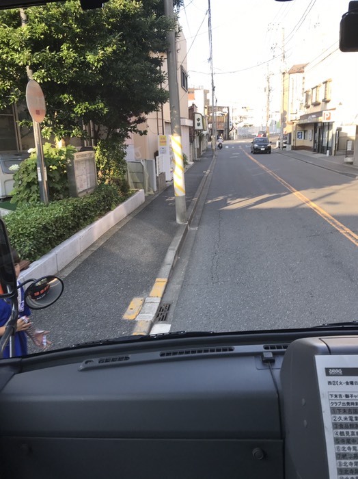 東寺尾バス停先