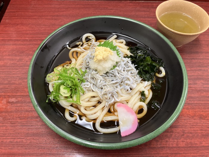 遅いお昼にしらすぶっかけうどん¥660を