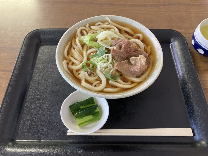 遅いお昼に肉うどん¥800