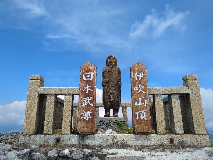 日本武尊の像