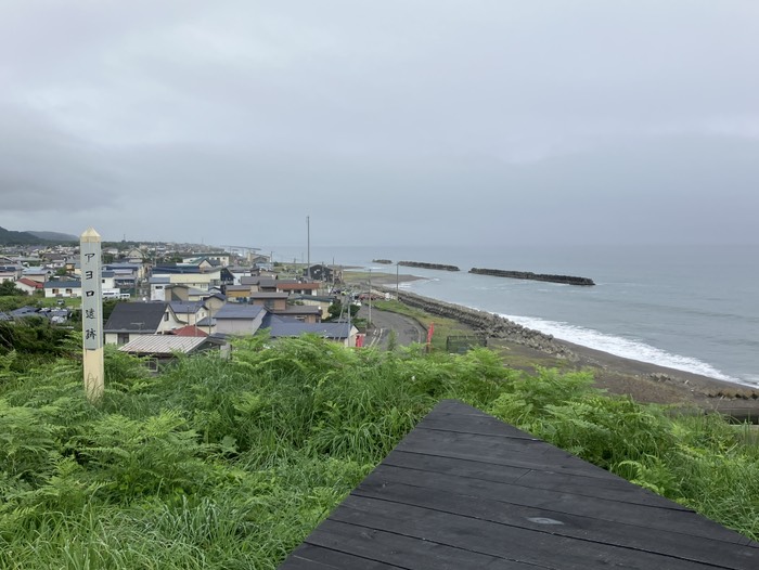 アヨロ遺跡からアヨロ海岸を望む