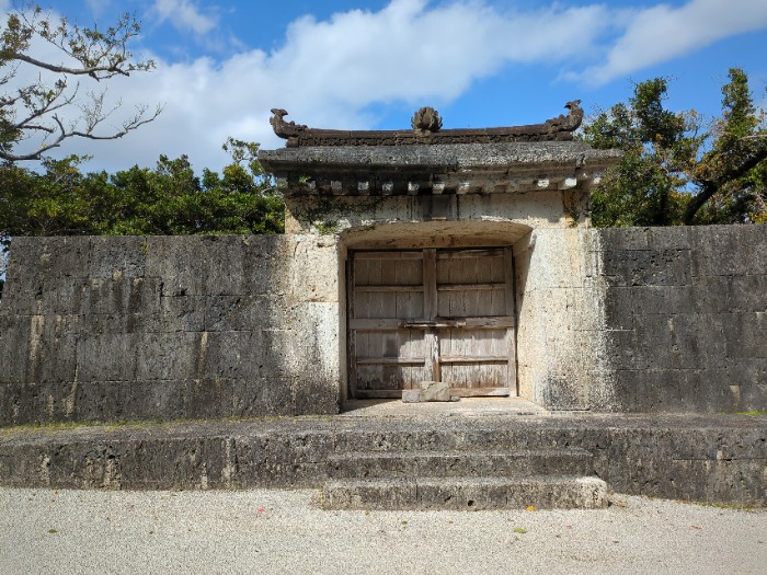 園比屋武御嶽石門