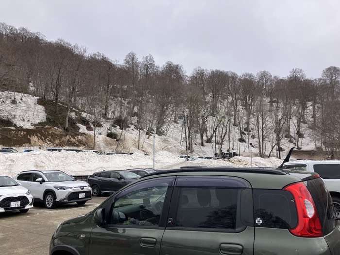 周りは雪景色