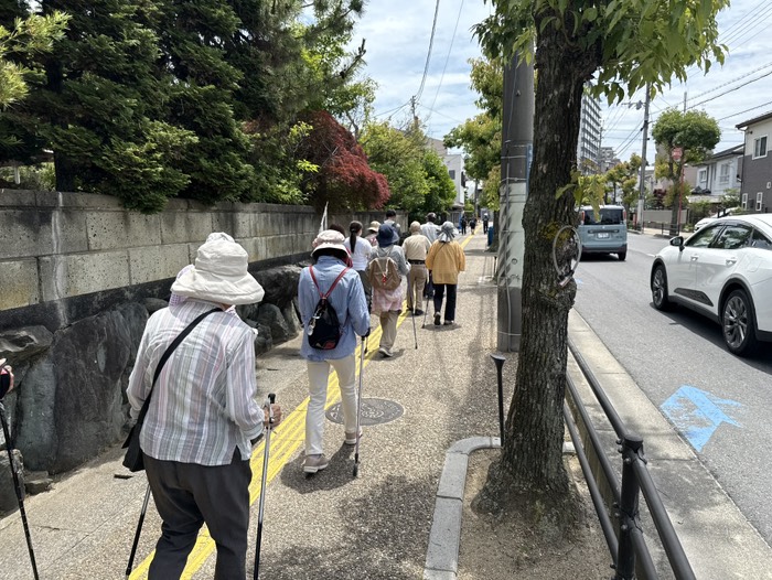 少し歩きにくい 街灯なしらしい 電気代節約のため