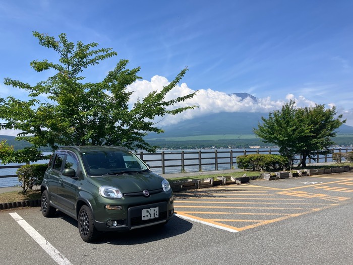 山中湖と富士山