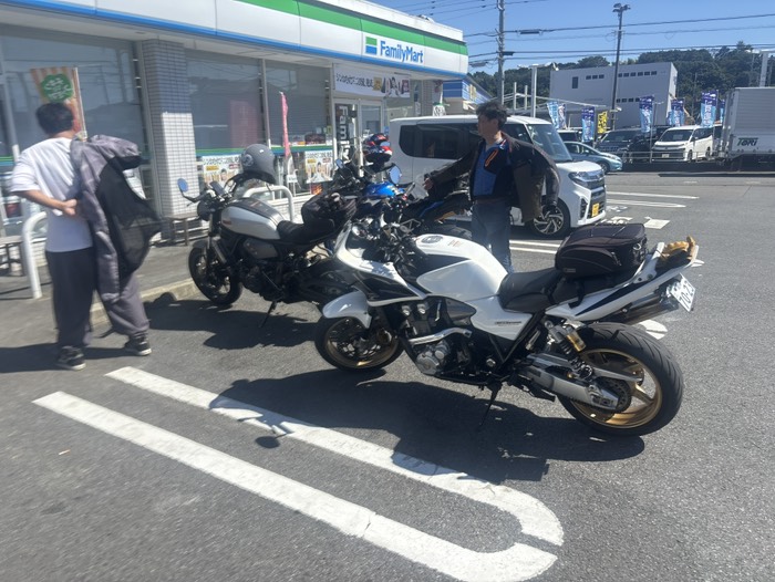 いつものコンビニ集合