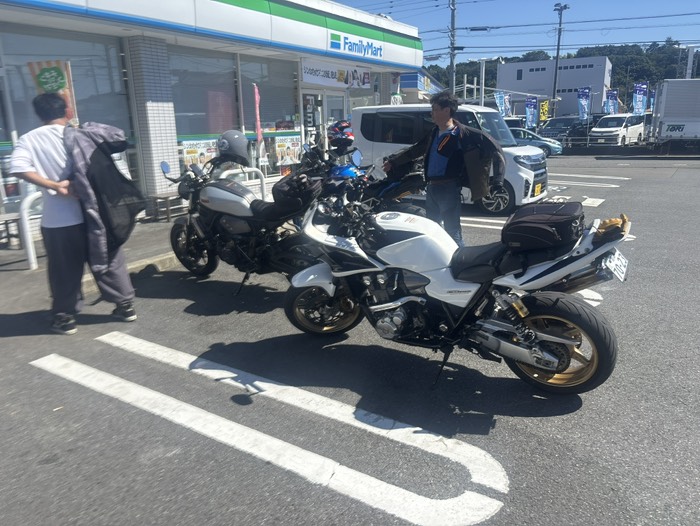 いつものコンビニ集合