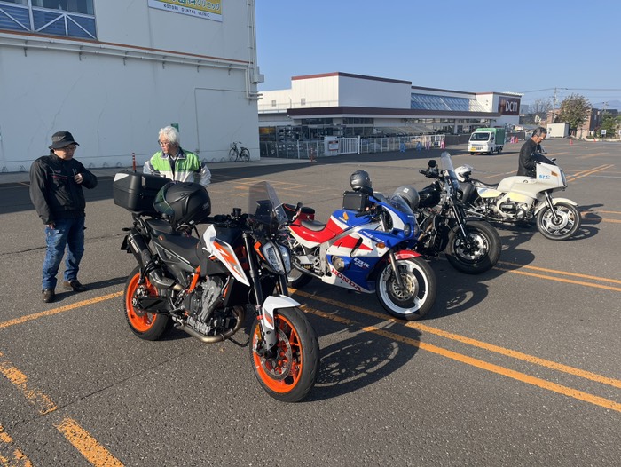 朝の集合写真