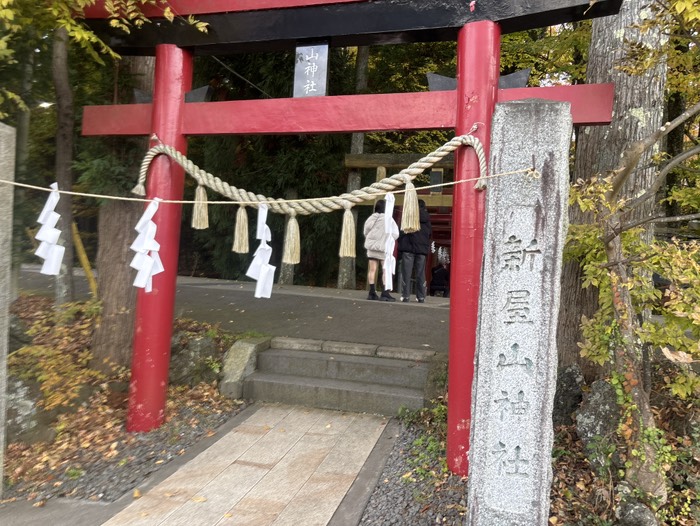 新屋山神社