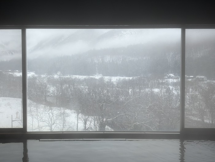 内湯だけですが雪見温泉♨️