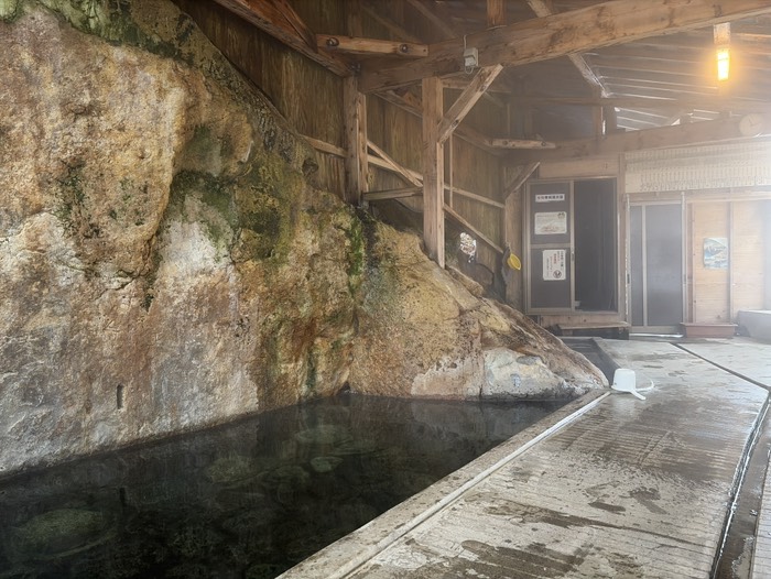 こちらの足下から噴き出してました