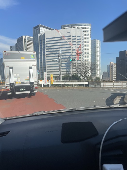 信号手前で右カーブ