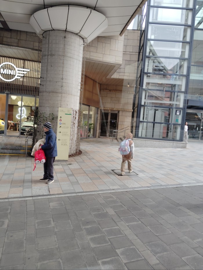 ２番バス停けやき坂