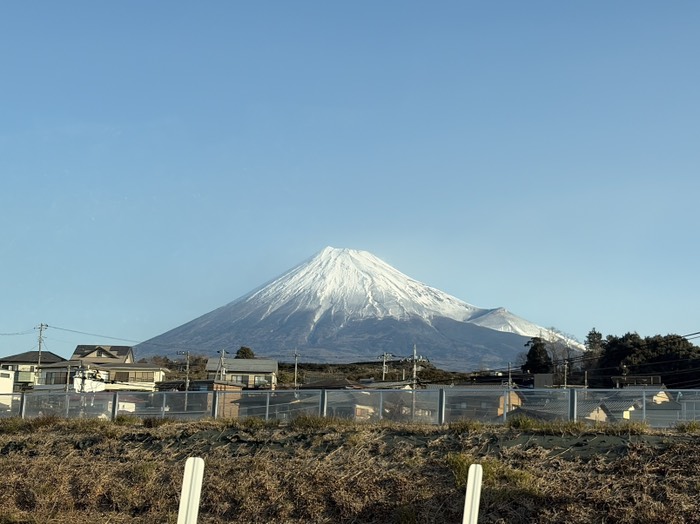 雲ひとつかかってない富士山