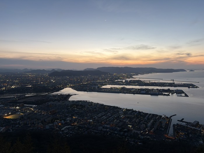 少し夜景と夕焼け