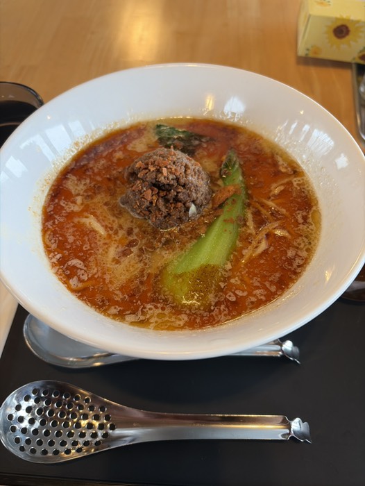 間違えて坦々麺頼んでしまった、、、次回来よう笑