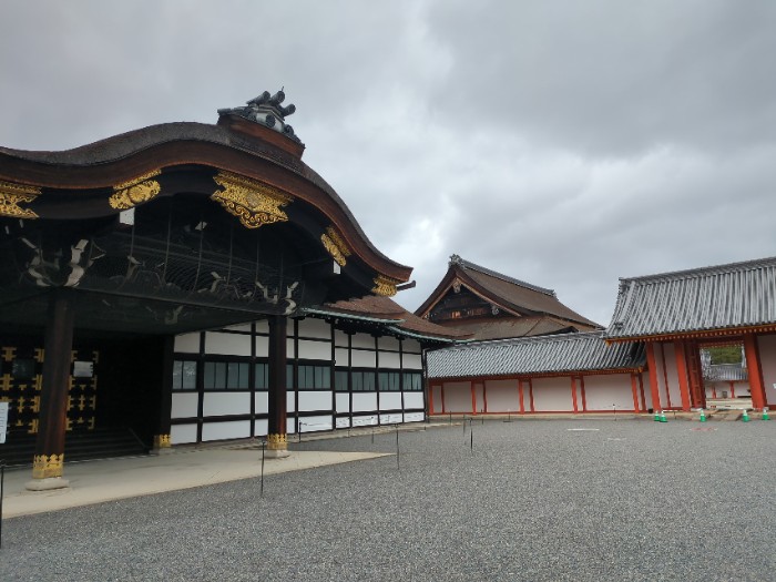 新御車寄と月華門