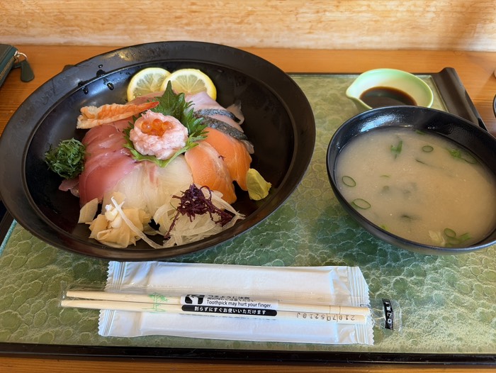 海鮮丼(上)