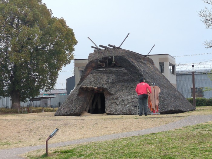 復元竪穴住居<br /><br />