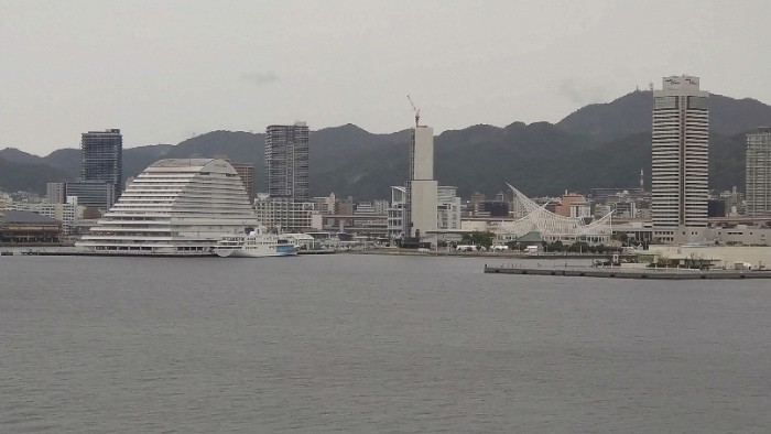 神戸港　あいにくの雨
